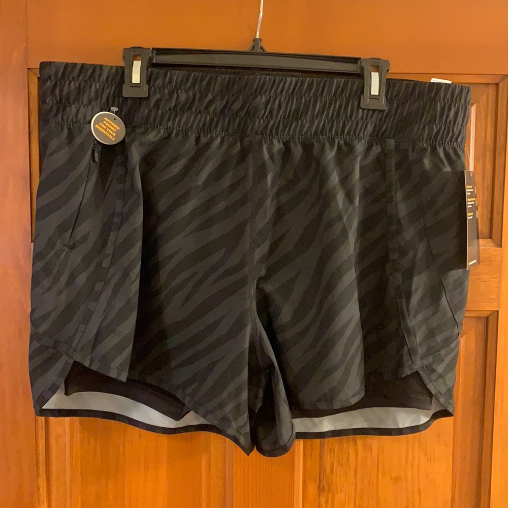 Avis Running Shorts